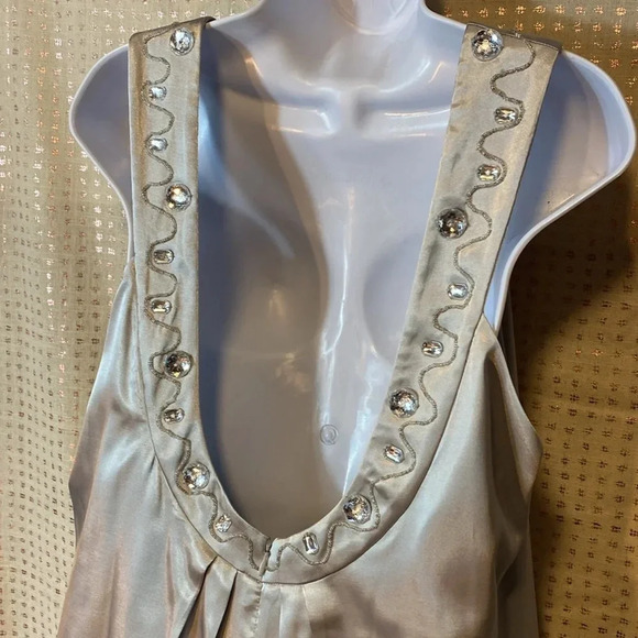 Alexia Admor Sliver Backless Dress with Beaded Neckline - Picture 4 of 9